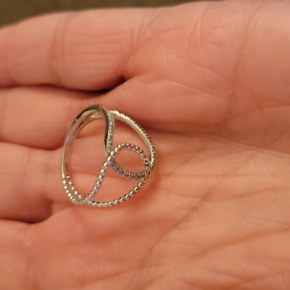10 K WHITE GOLD W DIAMONDS RING. - Picture 4 of 6
